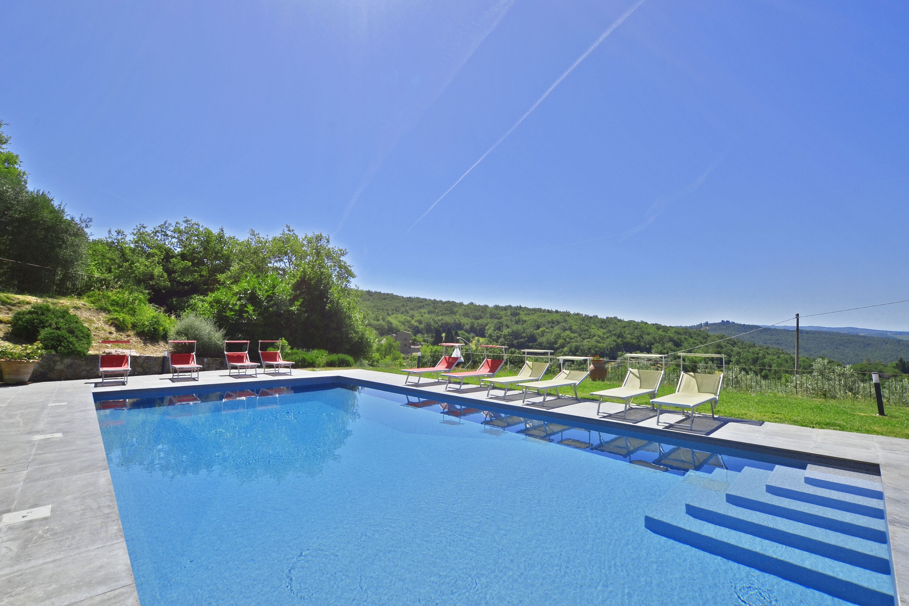 Villa familiale, 3 chambres, foyer, côté montagne (La Badia 1) | Piscine | Piscine extérieure en saison