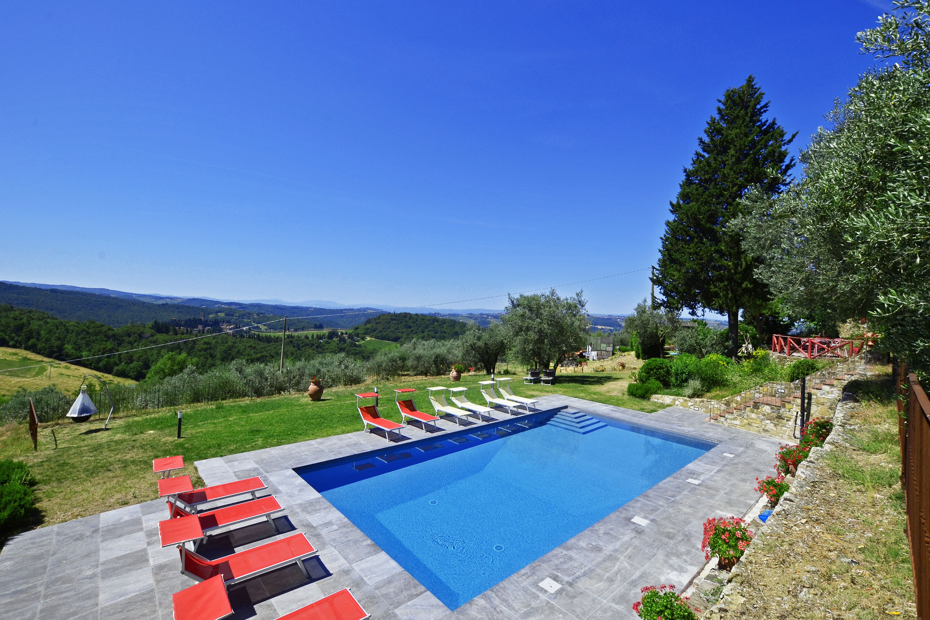 Piscine extérieure en saison