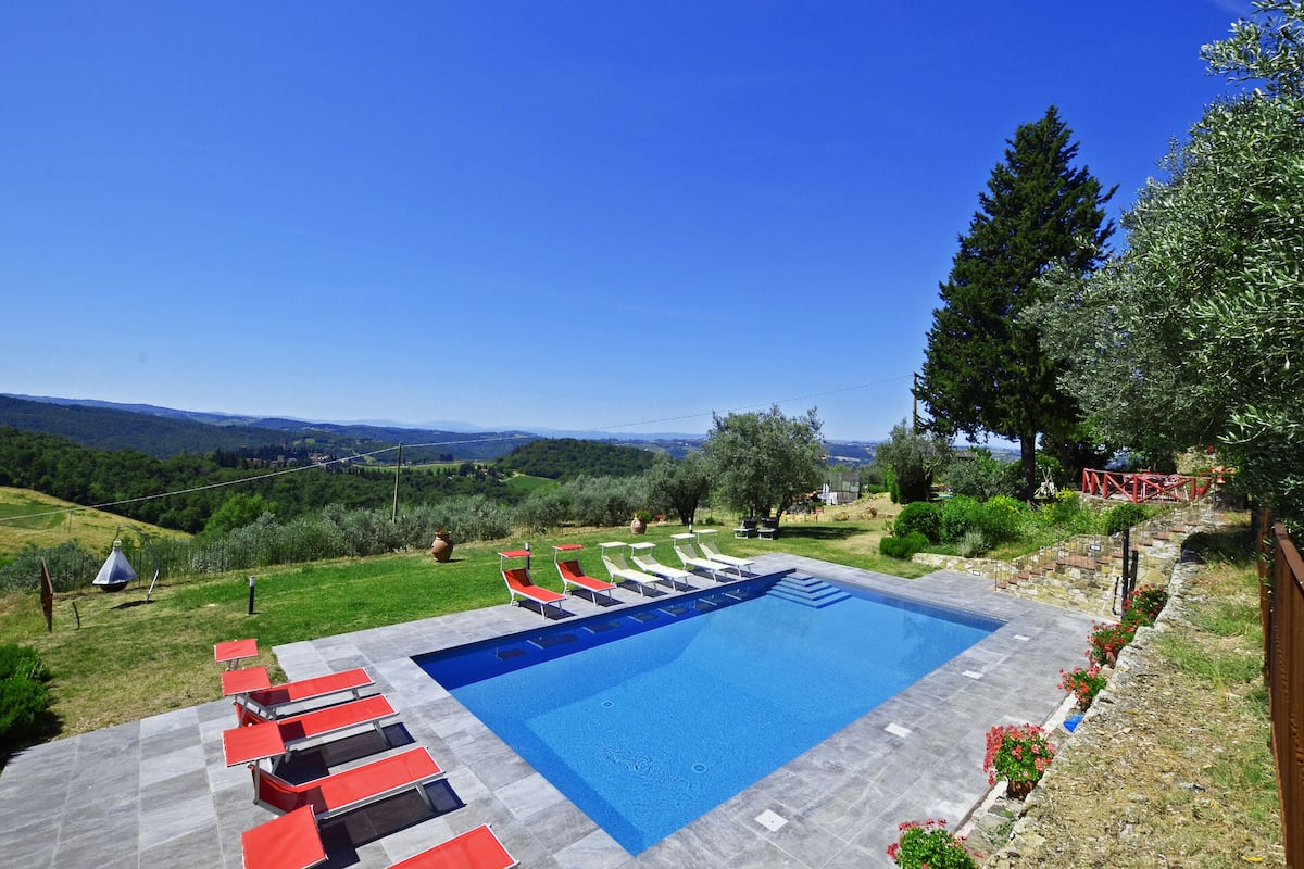Piscine extérieure en saison