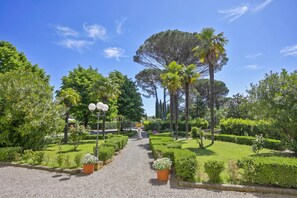 Family Villa, 4 Bedrooms, Fireplace, Mountainside (Tenuta Santa Colomba) | Property grounds - Tenuta Santa Colomba (Bientina)