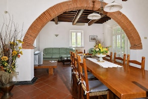 Villa familiale, 4 chambres, foyer, côté montagne (Tenuta Santa Colomba) | Restauration