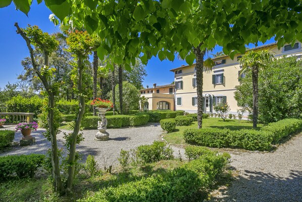 Familienvilla, Mehrere Schlafzimmer, Bergseite (Tenuta Santa Colomba) | Aussenbereich
