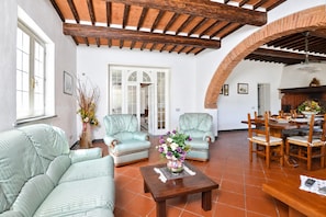 Family Villa, 4 Bedrooms, Fireplace, Mountainside (Tenuta Santa Colomba) | Interior - Tenuta Santa Colomba (Bientina)