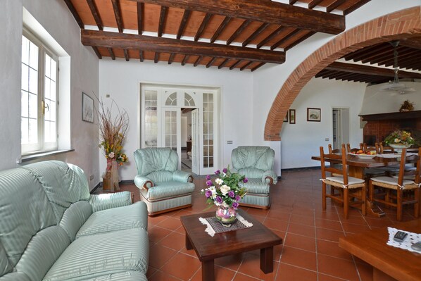 Family Villa, Multiple Bedrooms, Mountainside (Tenuta Santa Colomba) | Interior - Tenuta Santa Colomba (Bientina)