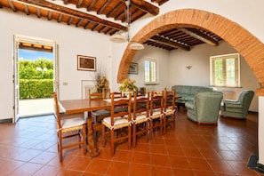 Villa familiale, 4 chambres, foyer, côté montagne (Tenuta Santa Colomba) | Restauration