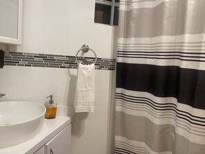 Shower, towels, soap, shampoo - Bluewater Cottage with amazing Ocean views. Cozy and romantic. Work & play here. (St Thomas)