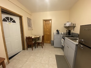 Fridge, microwave, oven, stovetop - Bluewater Cottage with amazing Ocean views. Cozy and romantic. Work & play here. (St Thomas)