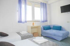 2 habitaciones, tabla de planchar con plancha, wifi y ropa de cama 
