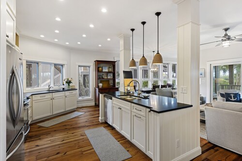 OCEANVIEW Villa in West Beach Kiawah, Very Popular!