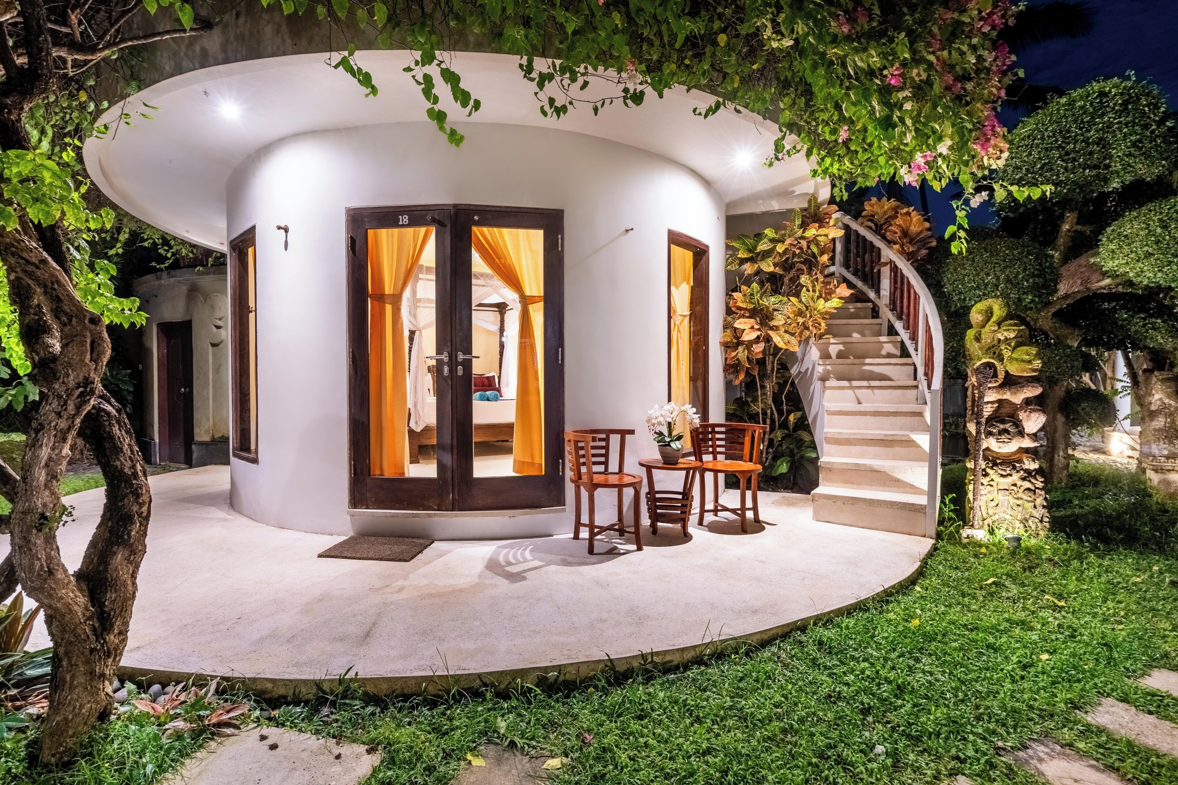 Double Room with Pool/Garden View | Minibar, individually decorated, individually furnished