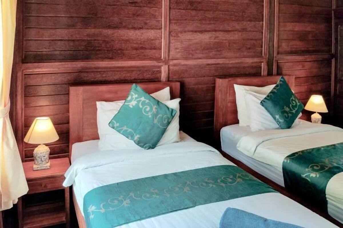 1 kamar tidur, minibar, dan didekorasi berbeda-beda