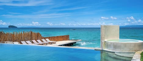 3 outdoor pools, pool umbrellas, pool loungers