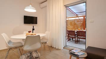 Departamento (Two Bedroom Apartment with Terrace an) | Comedor