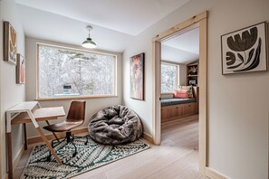 4 slaapkamers, een bureau, babybedden, reisbedje