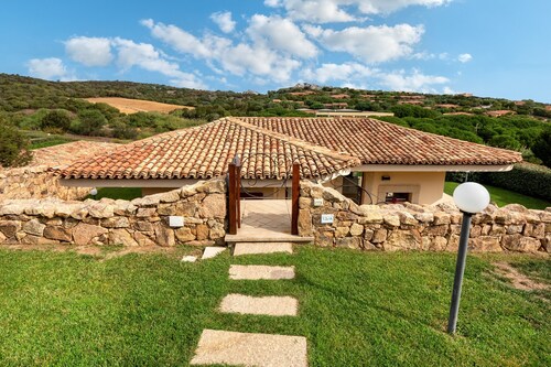 Ferienhaus "Villa Piana" mit atemberaubendem Blick auf das Meer und die Berge, Terrasse und Garten