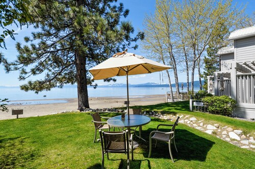 Cozy Modern Condo | Fireplace, Pack ’n Play, 7 Min to Northstar