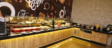 Termasuk sarapan penuh setiap hari