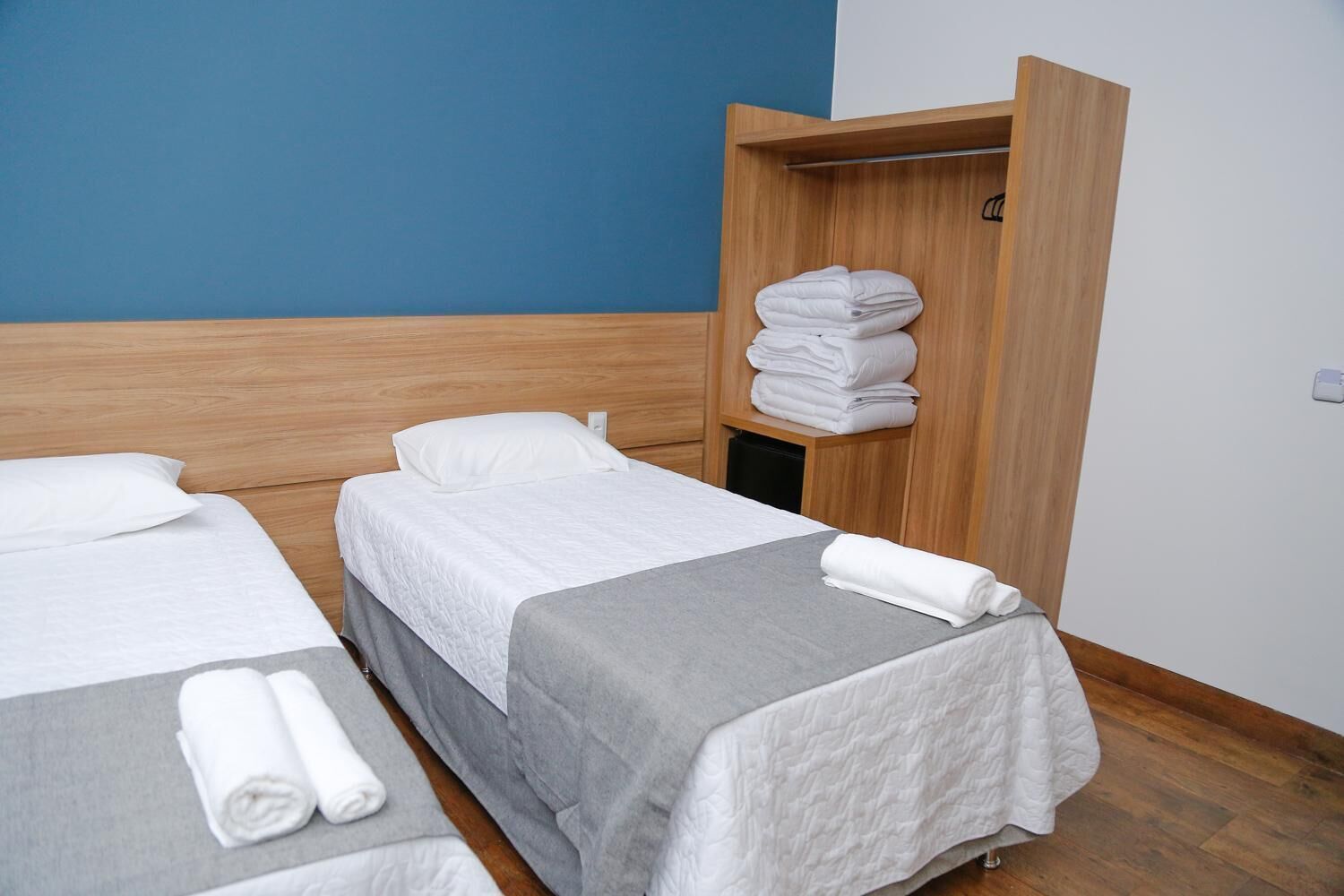 Laptop workspace, iron/ironing board, free WiFi