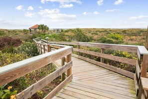 Property grounds - Beachfront Condo in St. Augustine (St. Augustine)