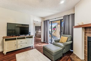 TV, fireplace, offices