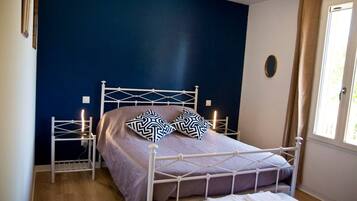 2 bedrooms, desk, iron/ironing board, travel cot