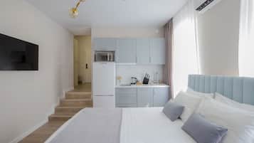 Studio Standard | Coin cuisine privé | Grand réfrigérateur, micro-ondes, plaque de cuisson, lave-vaisselle