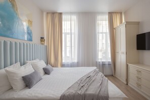 1 bedroom, premium bedding, minibar, in-room safe
