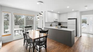 KĂŒhlschrank, Mikrowelle, Ofen, Herdplatte