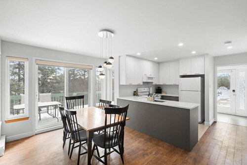 Townhouse on the Golf w/ Pool Access -Aiglon 1748