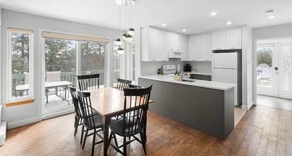 Townhouse on the Golf w/ Pool Access -Aiglon 1748