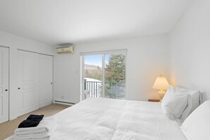 4 bedrooms, desk, iron/ironing board, travel cot