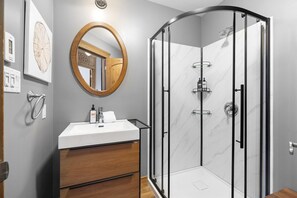 Hair dryer, towels - Les Manoirs 3Bdrs w/ Pool & HotTub near Village (Mont-Tremblant)