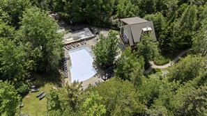 Een verwarmd zwembad