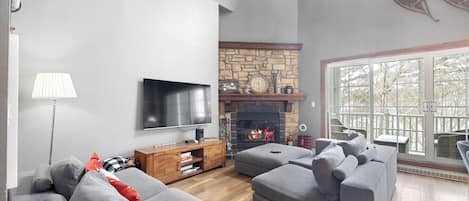 Smart TV, fireplace
