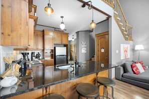 Luokittelematon kuva, 5 kautta 23, painike