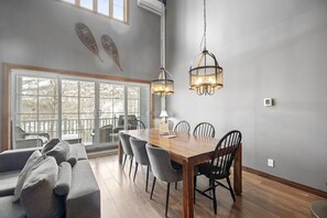 Interior - Les Manoirs 3Bdrs w/ Pool & HotTub near Village (Mont-Tremblant)