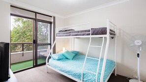 2 bedrooms, iron/ironing board, free WiFi