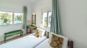 Apartment, 2 Einzelbetten, Meerblick | Schreibtisch, laptopgeeigneter Arbeitsplatz, kostenloses WLAN