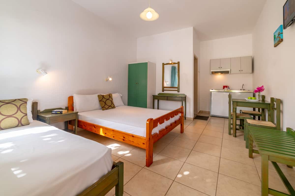 1 bedroom, desk, laptop workspace, free WiFi
