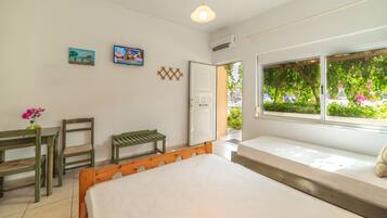 1 bedroom, desk, laptop workspace, free WiFi