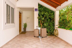 Villa (Four Bedroom Villa with Terrace and S) | Entrada de la propiedad