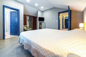 Villa (Four Bedroom Villa with Terrace and S)