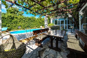 Villa (Four Bedroom Villa with Terrace and S) | Comedor