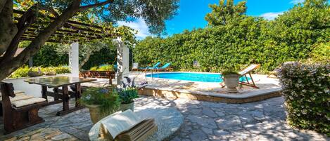 Villa (Four Bedroom Villa with Terrace and S) | Terraza o patio