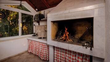 Villa (Four Bedroom Villa with Terrace and S) | Área de parrilladas y picnic