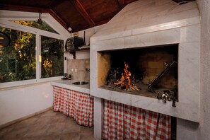 Villa (Four Bedroom Villa with Terrace and S) | Grill-/Picknickplatz