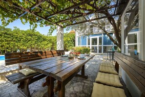 Villa (Four Bedroom Villa with Terrace and S) | Terraza o patio