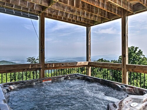 ⭐️Haus of the Rising Sun⭐️ 🌅Gatlinburg Cabin City & Mountain Views❤️Hot Tub❤️