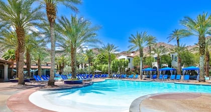 Lux 1bd Near Clubhouse W/ All Amenities 1 Bedroom Condo by RedAwning