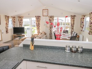 Fridge, microwave, oven, stovetop - Superb Detached Lodge Located on Skipsea Sands (Driffield)